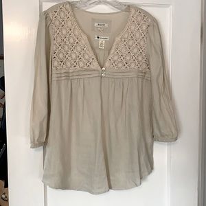 Linen top with crochet insert, shell buttons